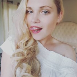 Actress Eliza Taylor Divine Pics English Gallery