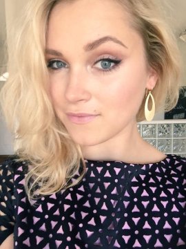 Actress Eliza Taylor Divine Pics English Gallery