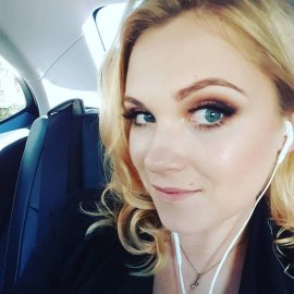 Actress Eliza Taylor Divine Pics English Gallery