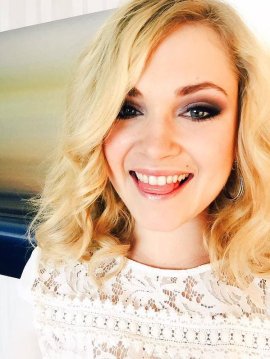 Actress Eliza Taylor Divine Pics English Gallery