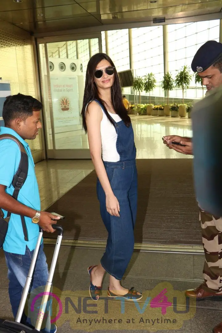 Diana Penty Spotted At Airport Images Hindi Gallery
