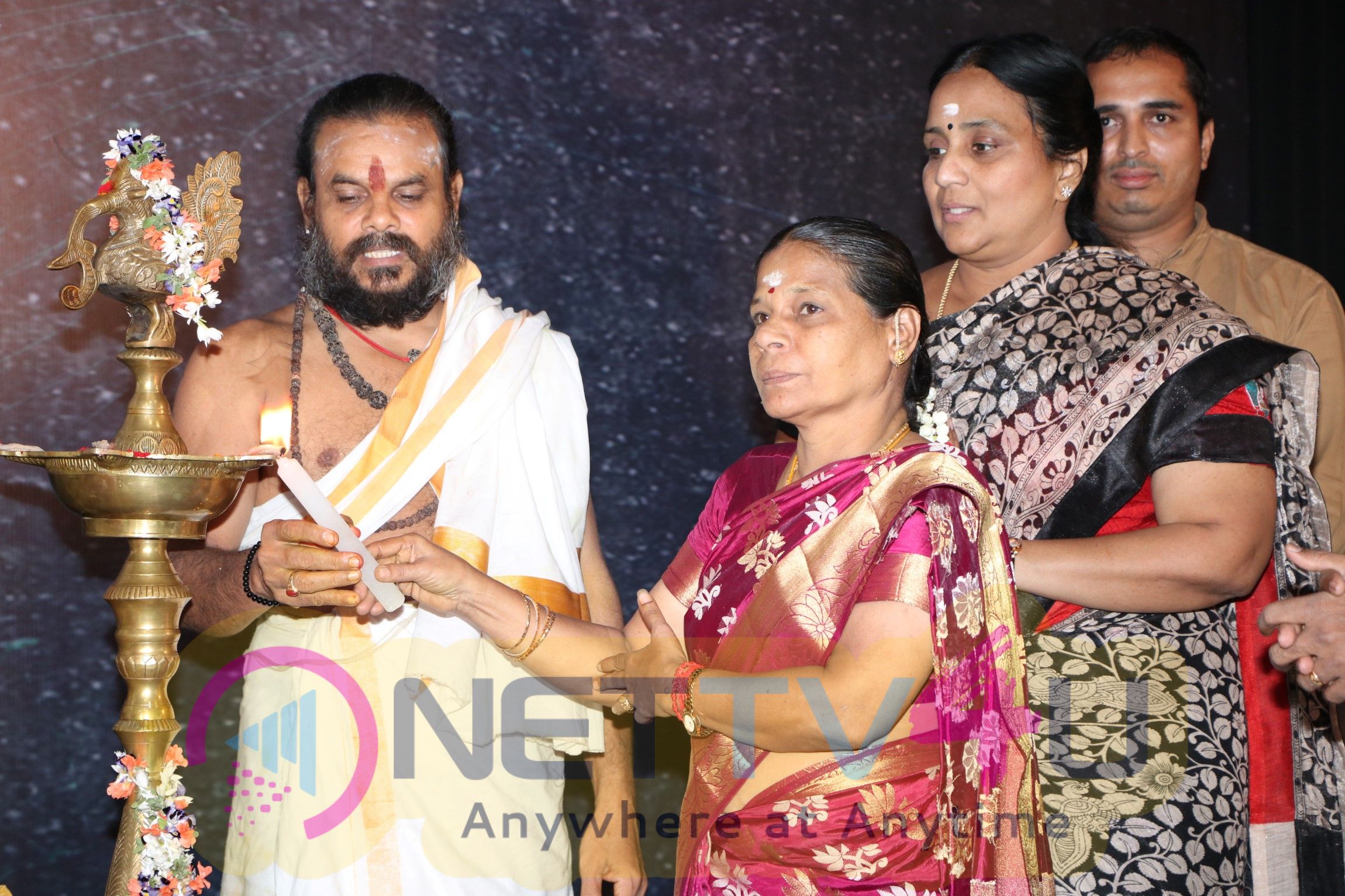 Mouna Valai  Movie Pooja Stills Tamil Gallery