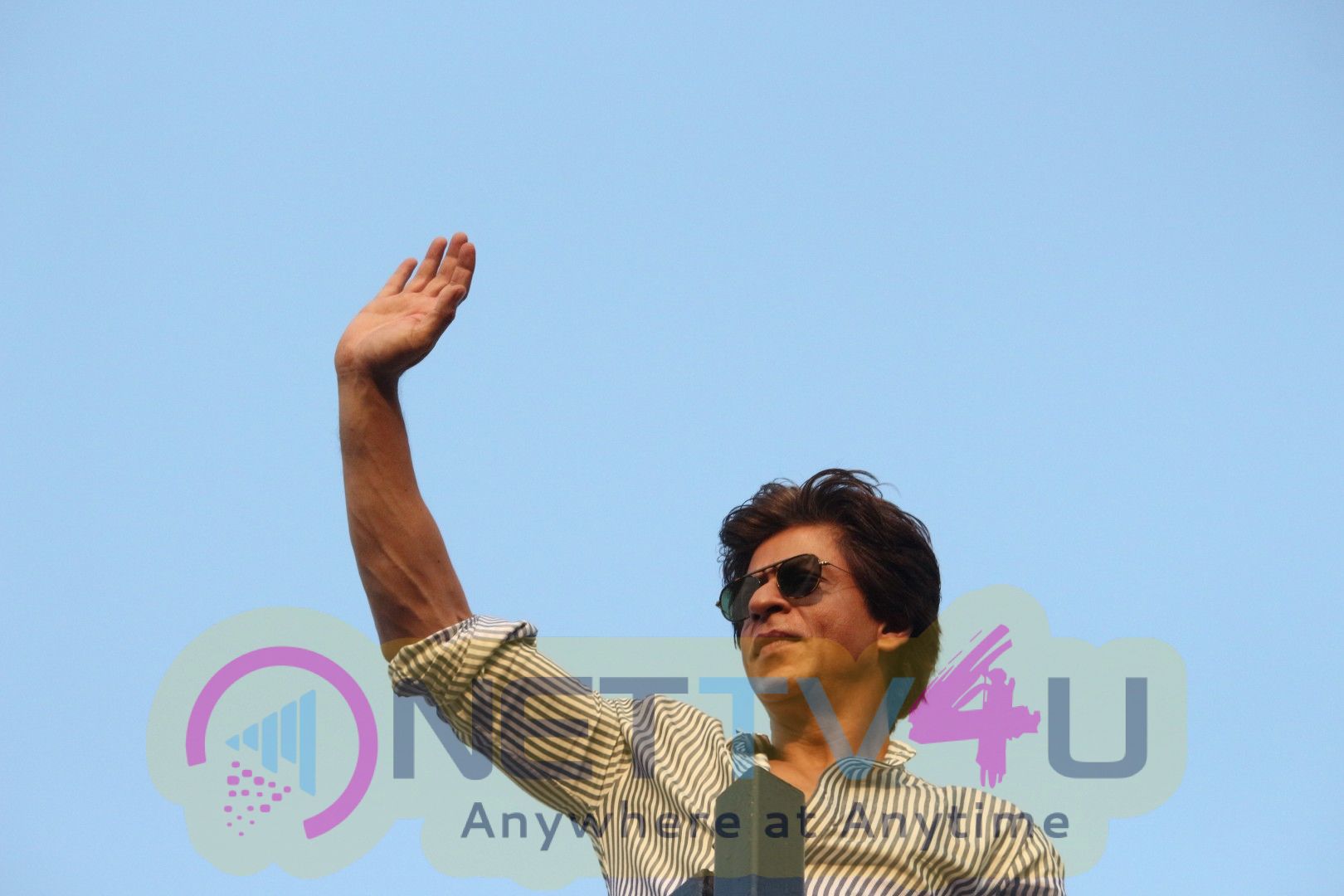 Shah Rukh Khan 52nd Birthday Celebrates With Fans Images Hindi Gallery