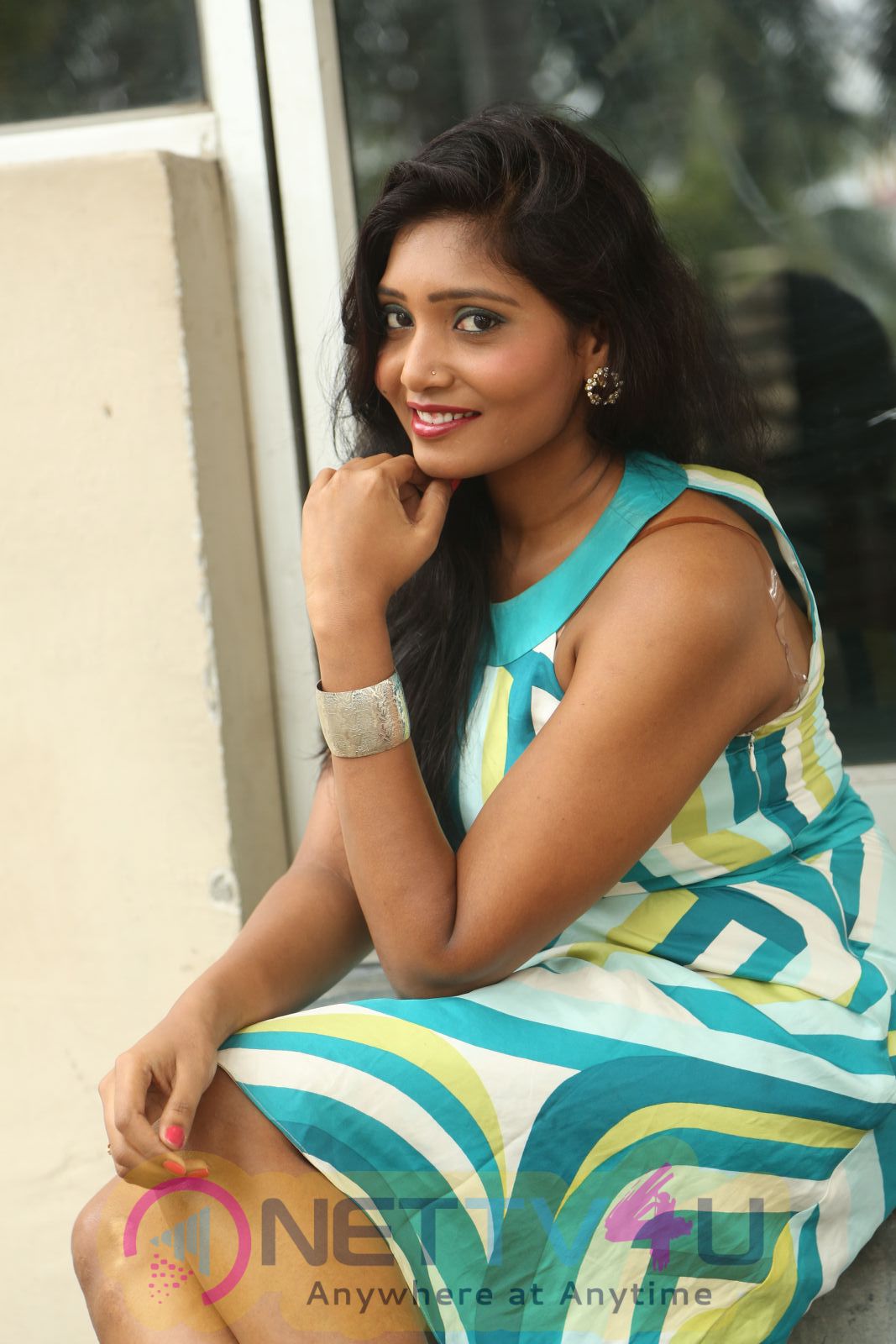  Actress Eesha Good Looking Stills Telugu Gallery