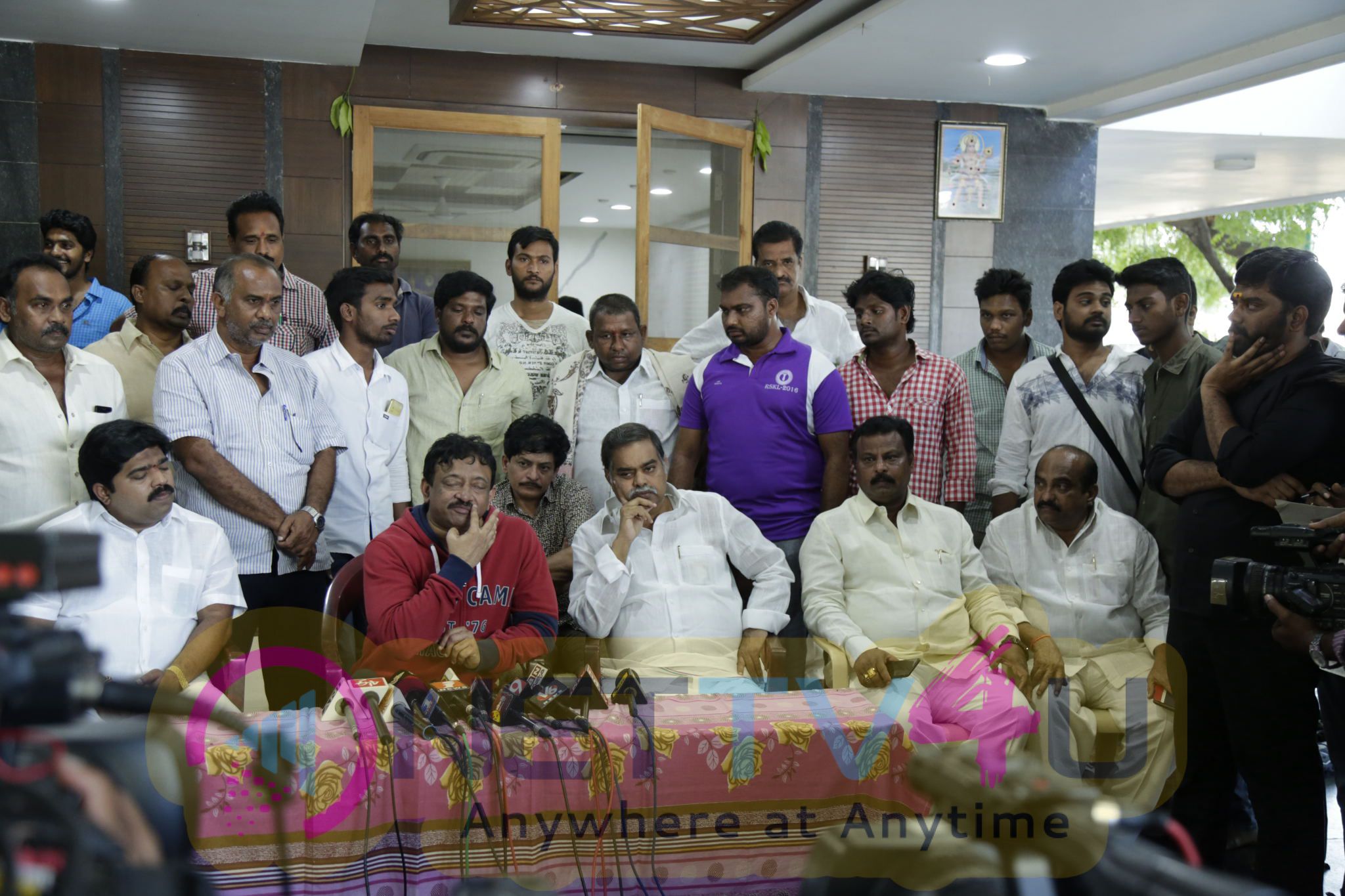Am Gopal Varma At Vijayawada To Meet Vangaveeti And Devineni Families Telugu Gallery