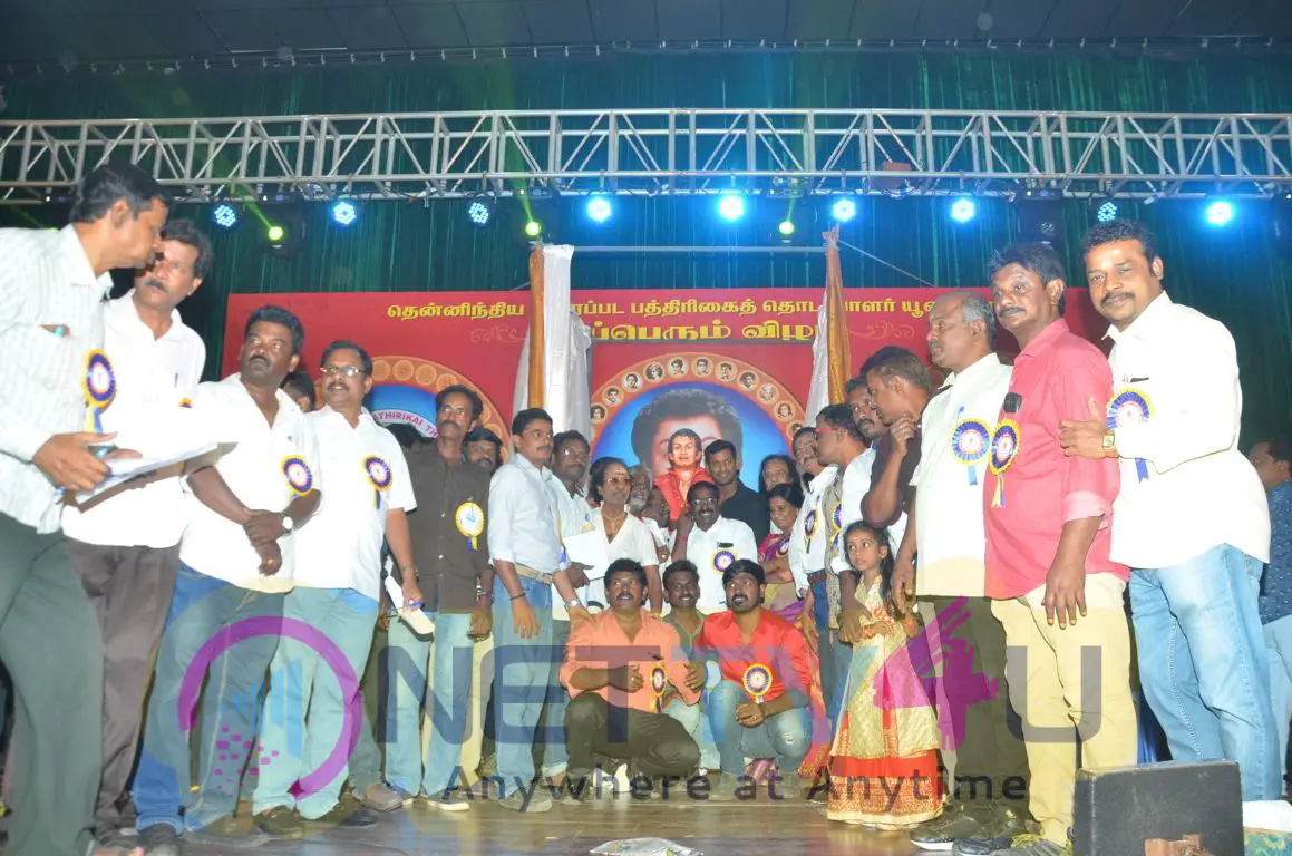 Vijayakanth Opens MGR Statue Images Tamil Gallery