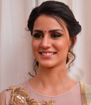 Telugu Movie Actress Larissa Bonesi