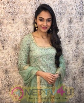 Actress Andrea Jeremiah Good Looking Photos Tamil Gallery