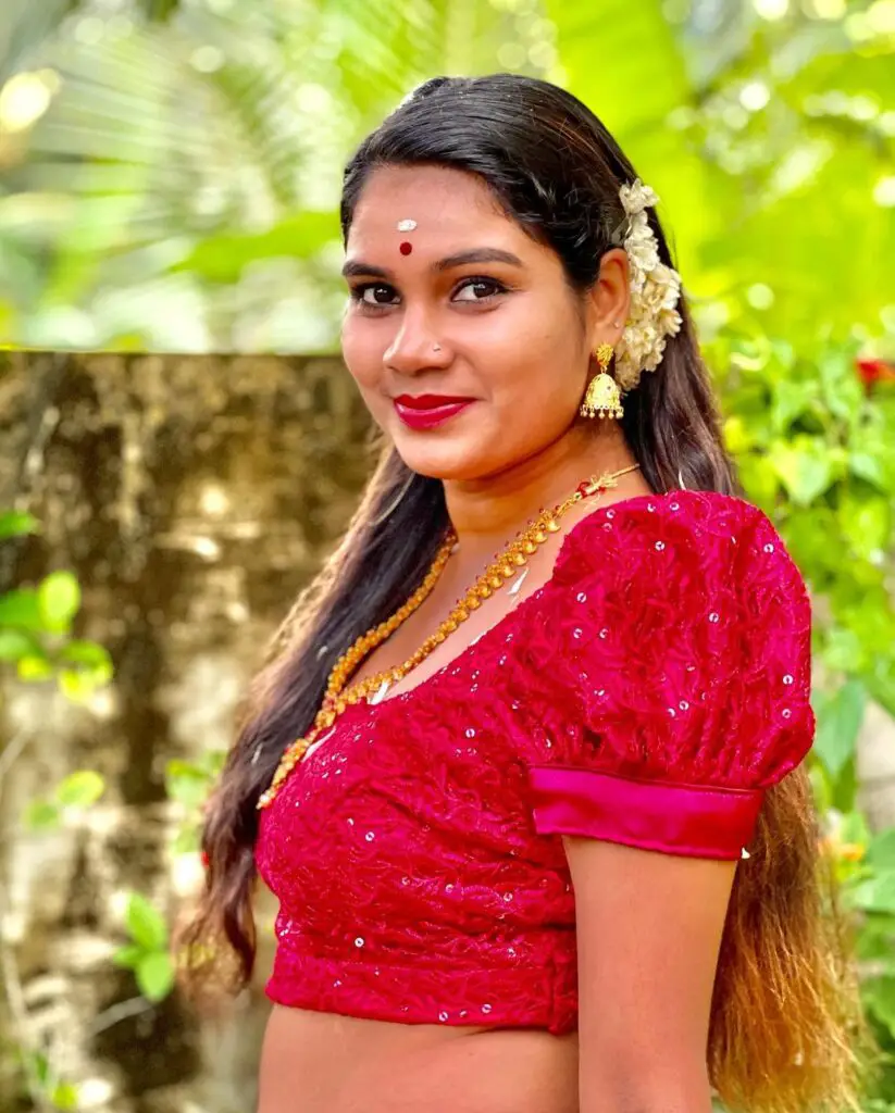 Mollywood Actress Sruthy Renjith Vaiga Biography, News, Photos, Videos ...