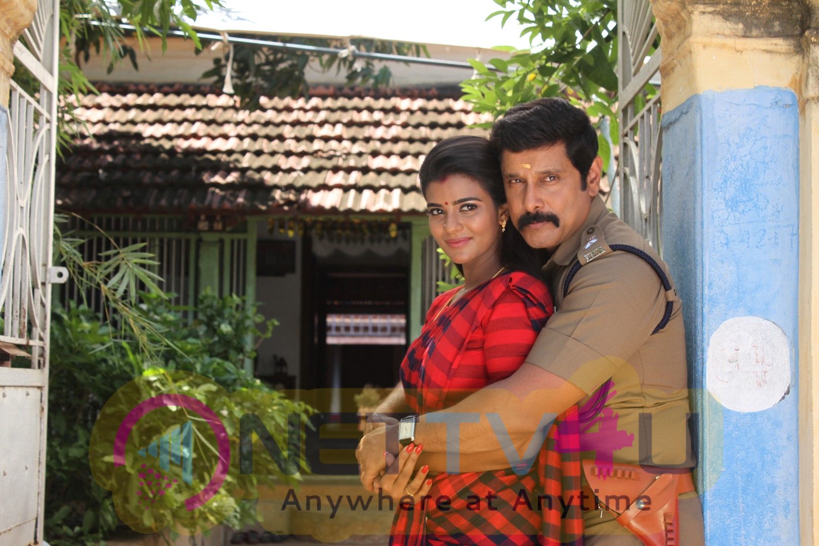  Aishwarya Rajesh Joins With The Team Sami Square Cute Images Tamil Gallery