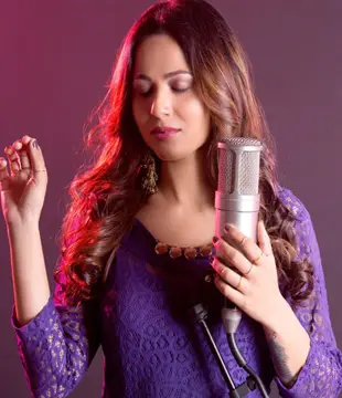 Marathi Singer Kirti Killedar