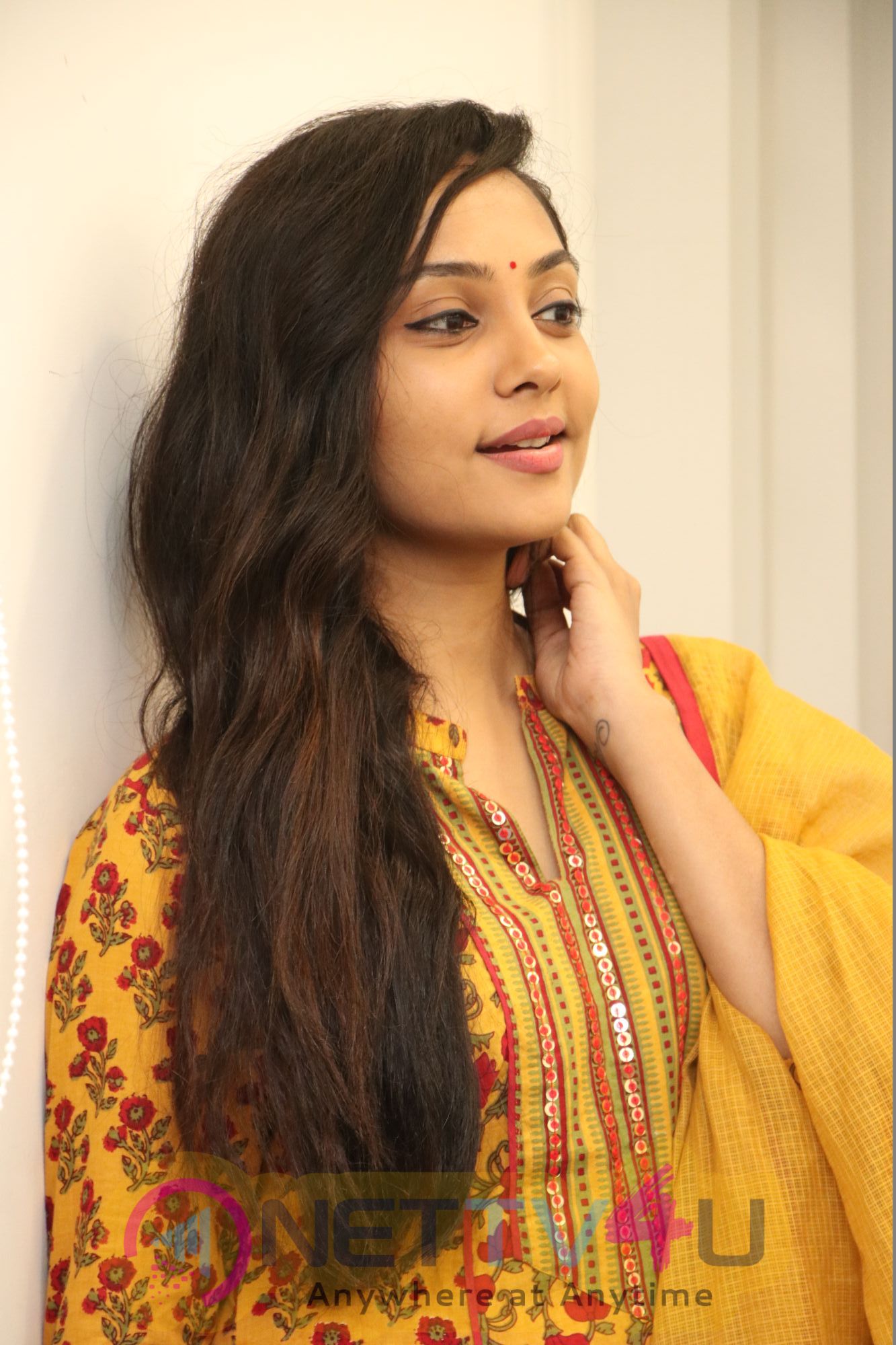Actress Smruthi Venkat New Looking Pics Tamil Gallery
