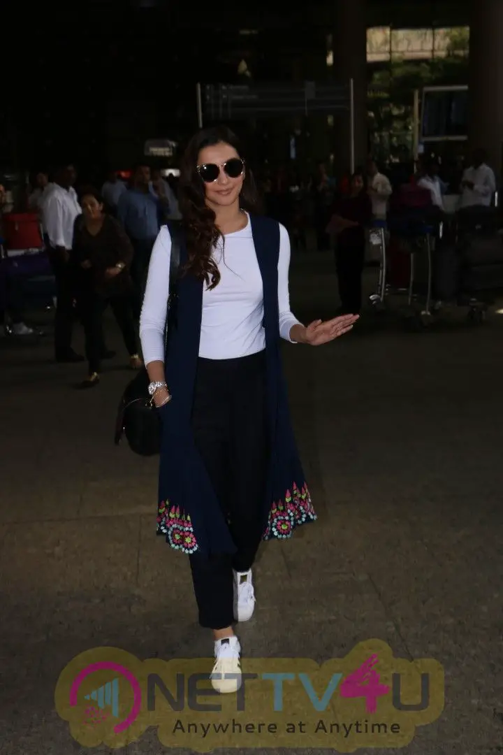 Gauhar Khan & Diana Penty Spotted At Airport Stills Hindi Gallery