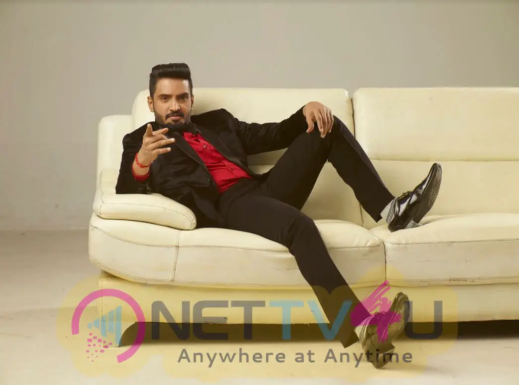 Actor Santhanam Handsome Looks Tamil Gallery