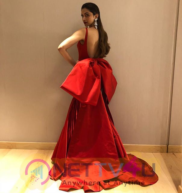Hindi Actress Deepika Padukone Beauteous Photos Hindi Gallery