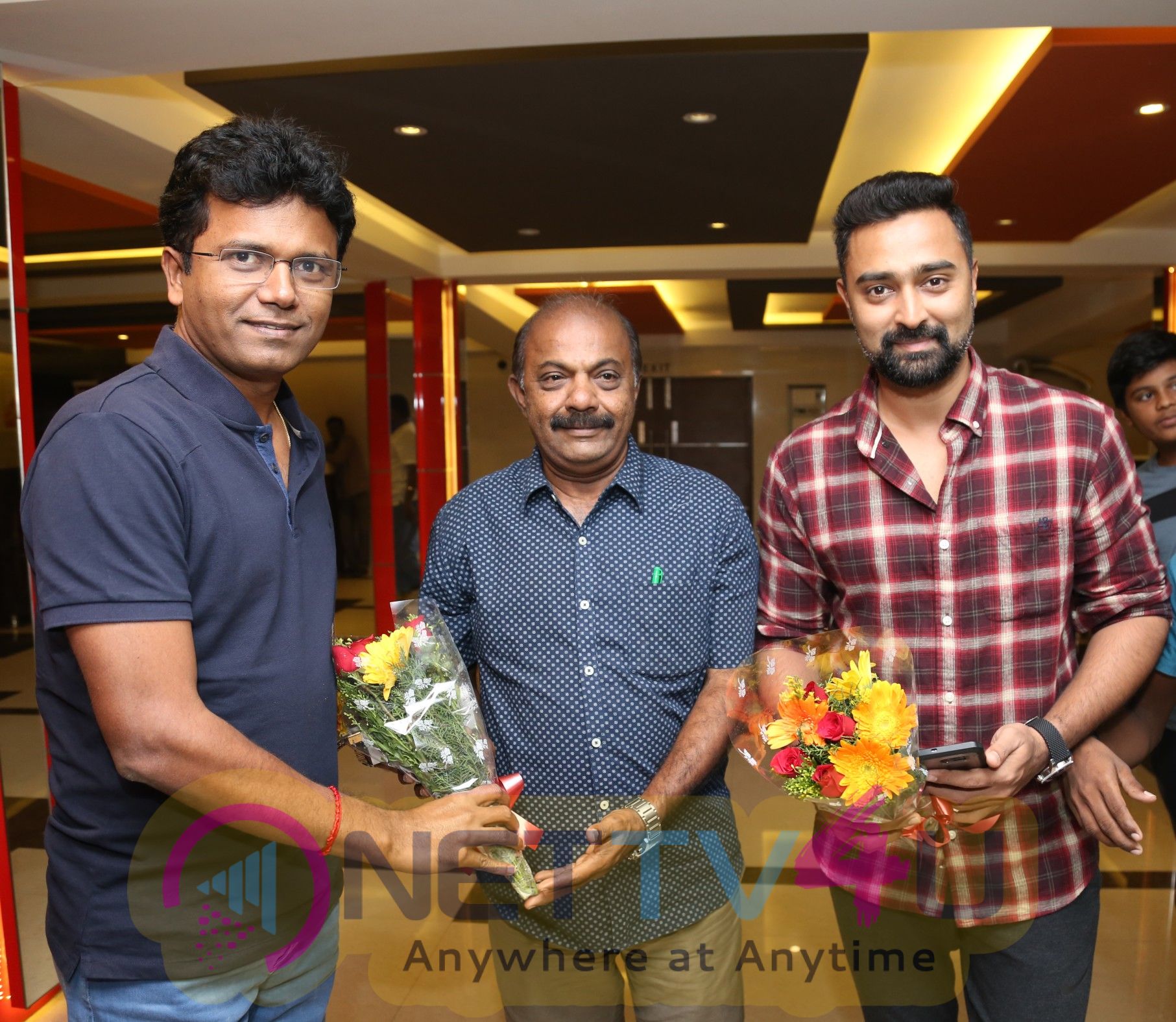 Thiruttuppayale 2 Success Celebration With Audience At Kasi Theater And Kamala Cinemas Pics Tamil Gallery