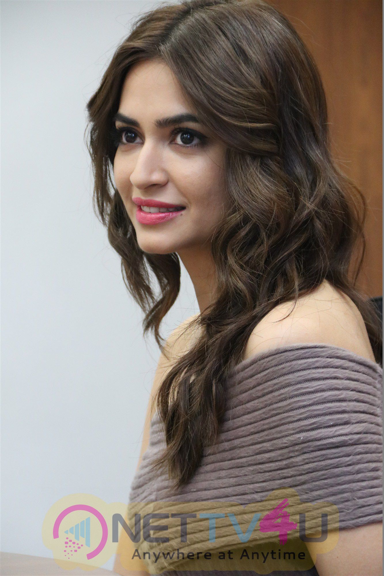 Actress  Kriti Kharbanda Latest High Quality Images Tamil Gallery