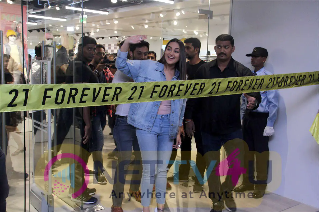 Picturesque Photos Of Bollywood Actress Sonakshi Sinha Inaugurates Shop At Express Avenue Mall Tamil Gallery