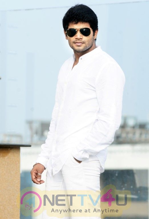 Actor Yashmith Good Looking Images Tamil Gallery