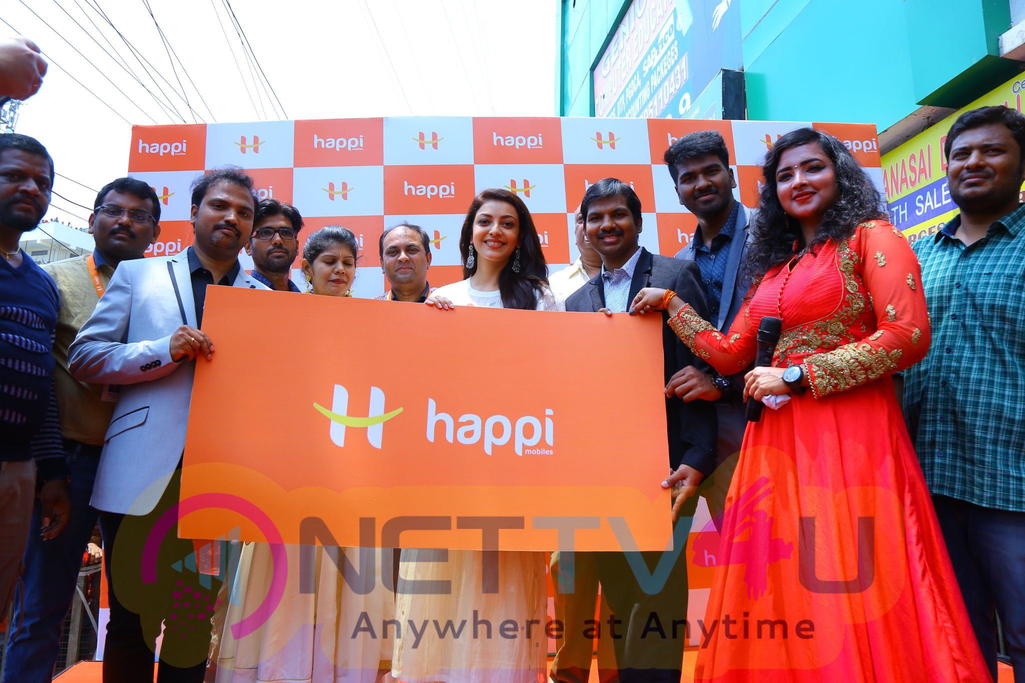 Kajal Agarwal Launches Happi Mobiles At Karimnagar Photos Telugu Gallery