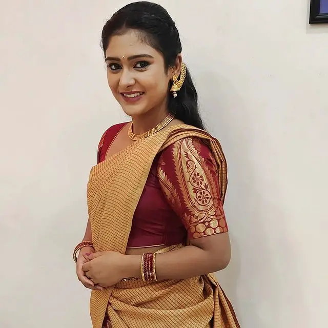 Telugu Tv Actress Chaitra Sakkari