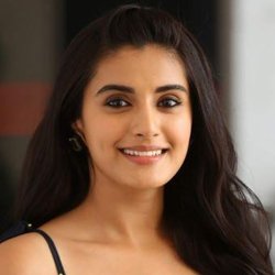 Hindi Movie Actress Divyansha Kaushik