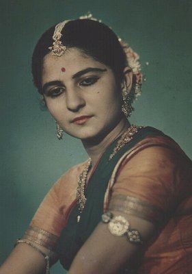 Bollywood Classical Dancer Medha Yodh Biography, News, Photos, Videos ...