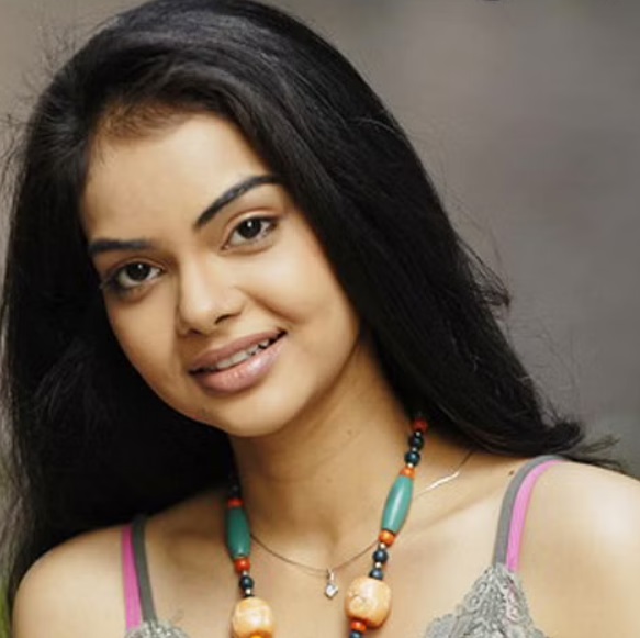 Telugu Actress Swetha Chowdary