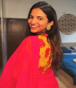 Aishwarya Suresh Bindra Tamil Singer