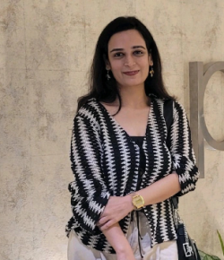 Preety Pareek Hindi Fashion Designer