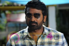 Puriyatha Puthir Movie Exclusive Photos