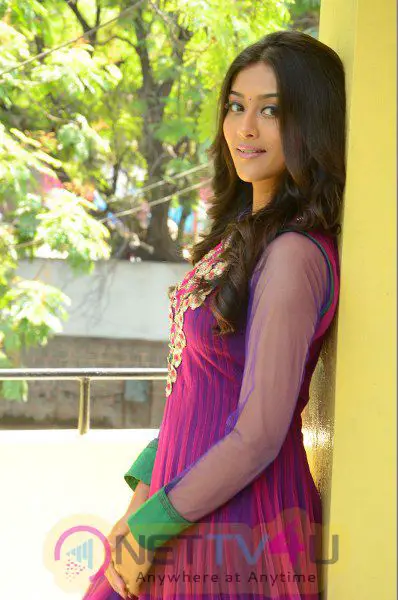 Actress Pooja New Adorable Photos Telugu Gallery