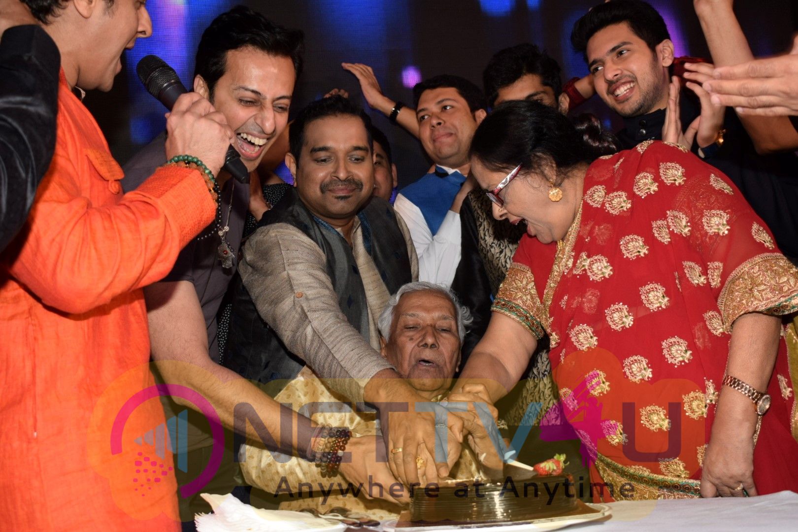 Sonu Nigam & Rabbani Mustafa Khan Celebrate The National Honour Padma Vibhushan Bestowed Upon Thier Guru Ustad Ghulam Mustafa Kh