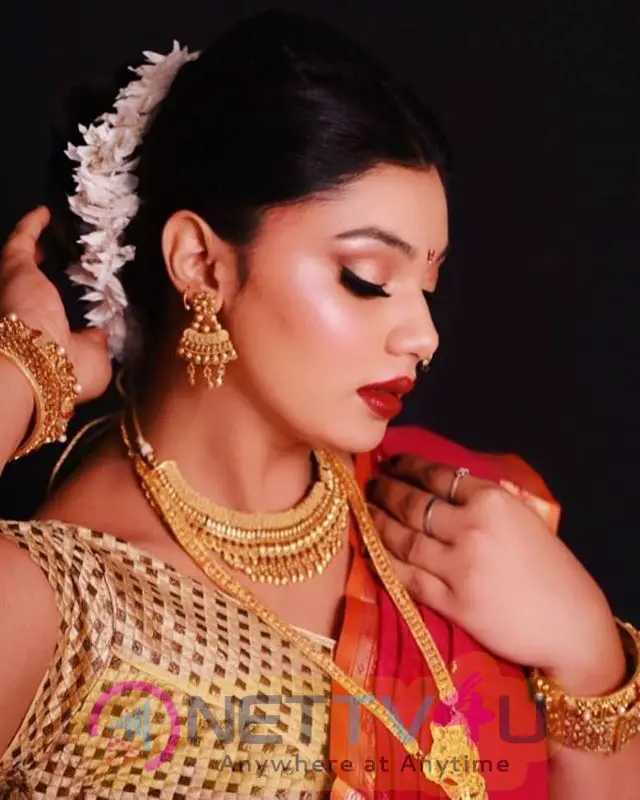 Actress Shriya Victor Glamorous Images Telugu Gallery