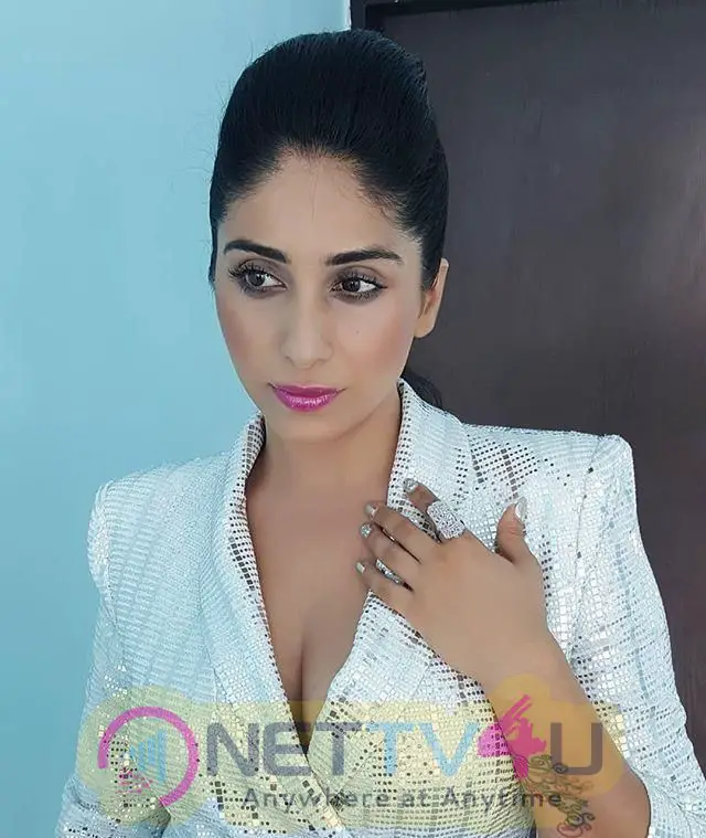 Singer Neha Bhasin Romantic Stills Hindi Gallery