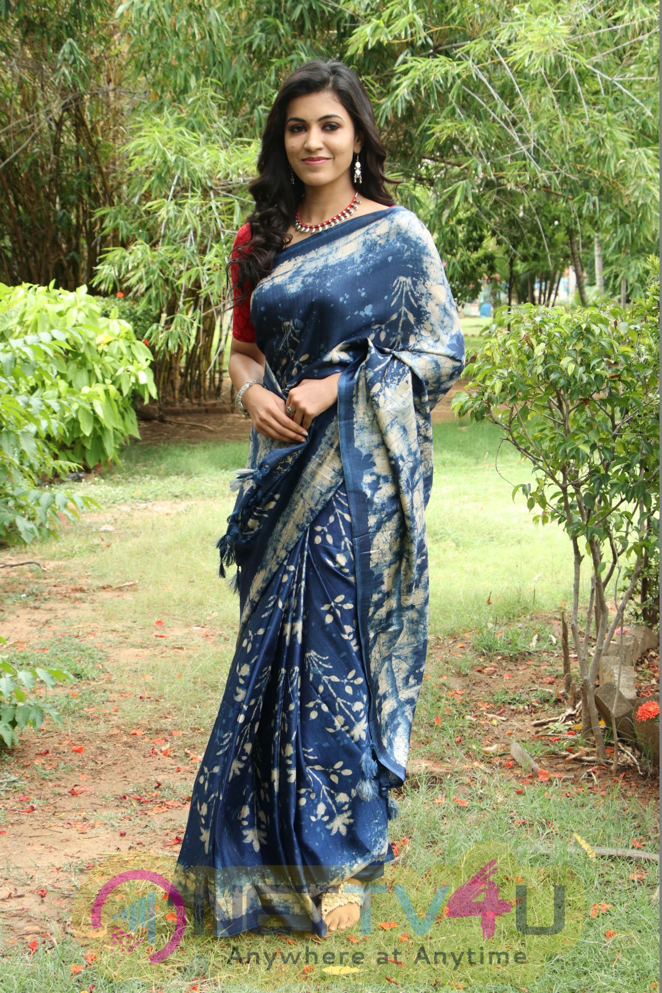 Actress Anju Kurian Attractive Stills Malayalam Gallery