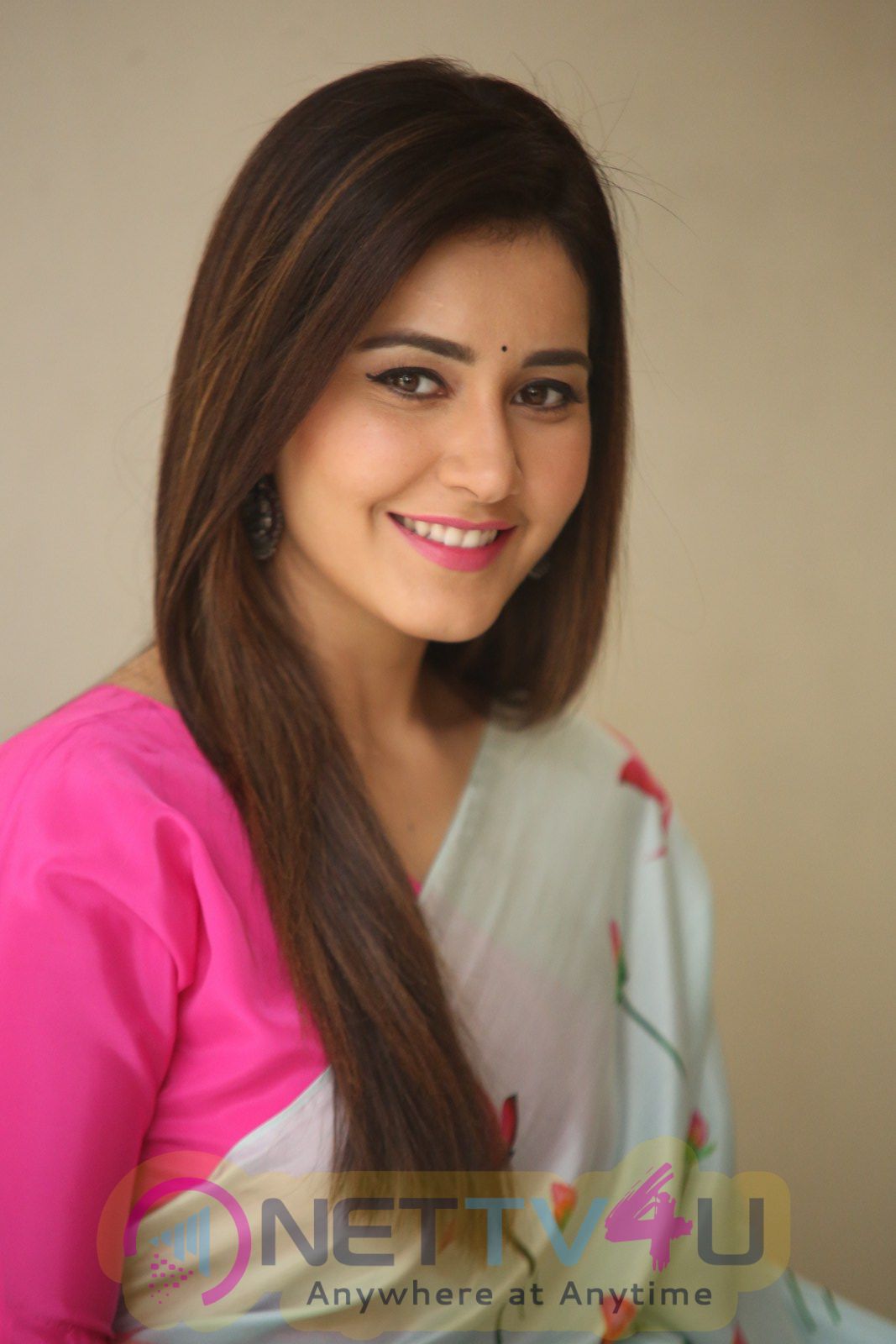 Actress Raashi Khanna Cute Pics Telugu Gallery