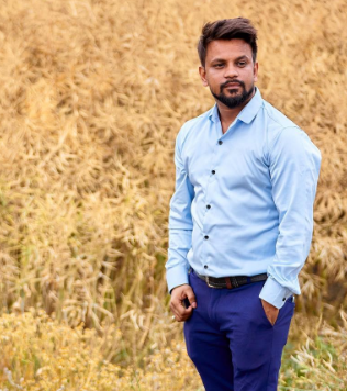 Hindi Makeup Artist Ajeet Bachas