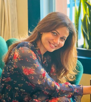 Hindi Makeup Artist Makeup Artist Nishi Singh