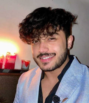 Hindi Fashion Consultant Ritik Mahajan