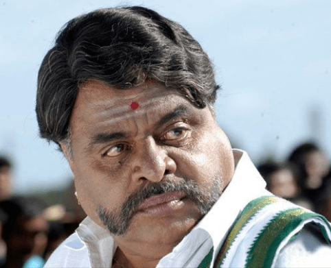 Ambareesh To Mediate Between Darshan And Sudeep