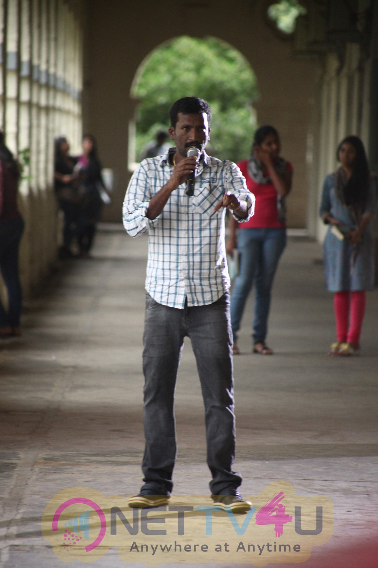 Nenjil Thunivirundhal Movie Working Stills Tamil Gallery