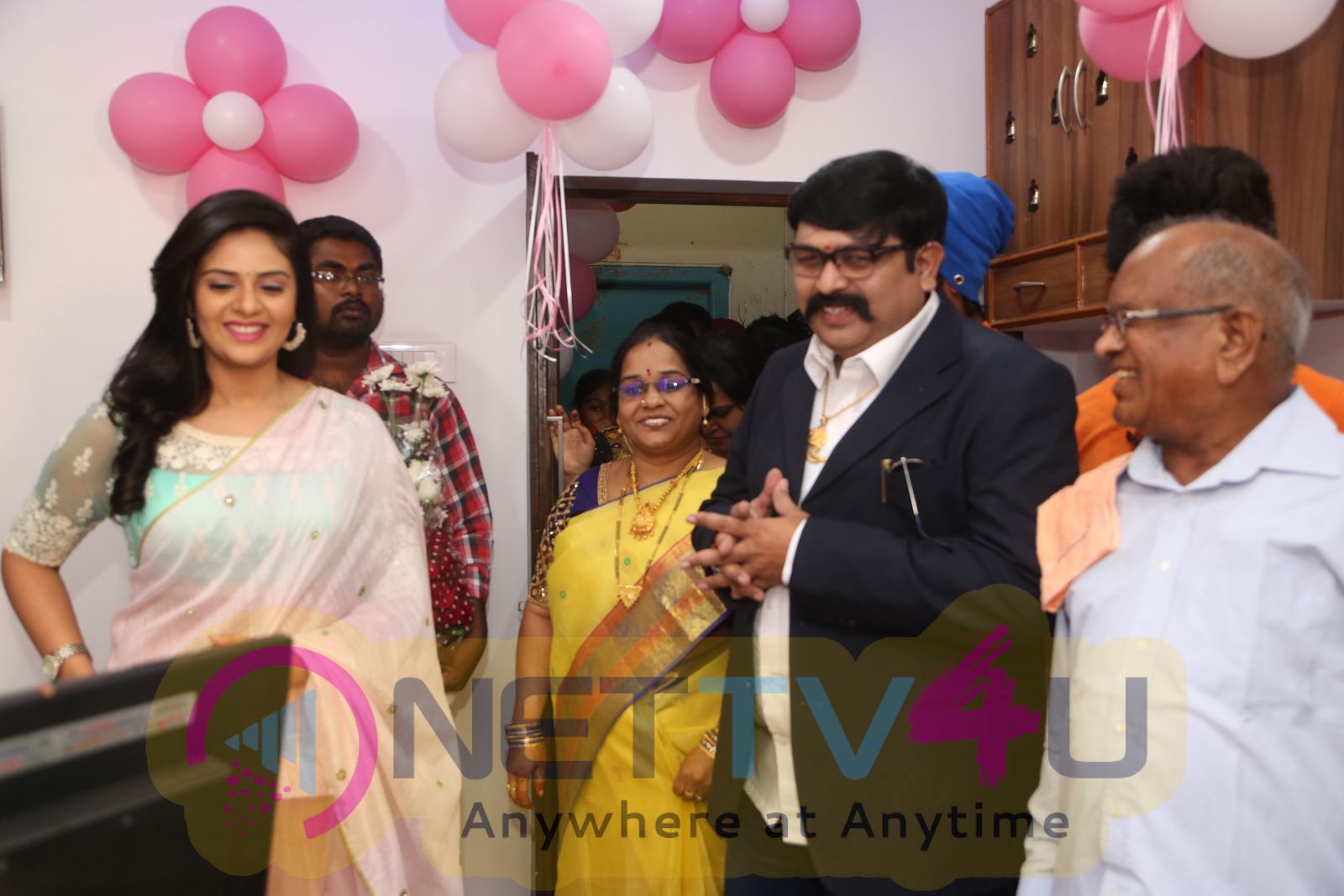 Anchor Srimukhi Launches Maanvis Beauty Studio And Spa At Ameerpet Photos Telugu Gallery