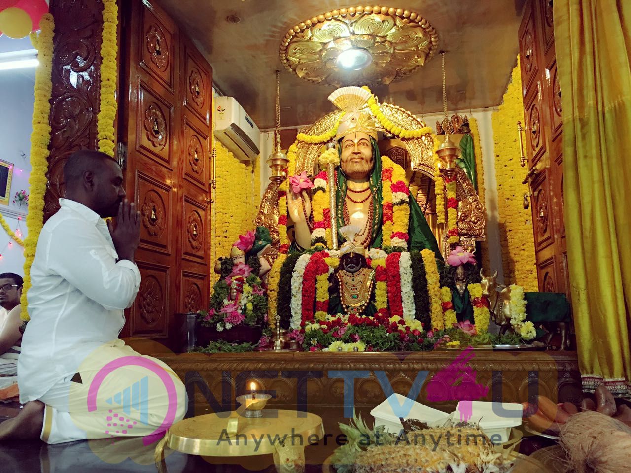 Raghava Lawrence Pray For Raghavendra Swamy Brindavanam Temple Photos Tamil Gallery
