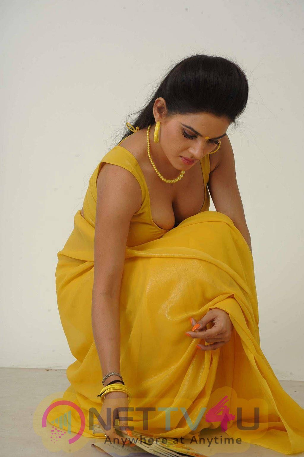 Actress Kaavya Singh Hot & Sexy Images  Telugu Gallery