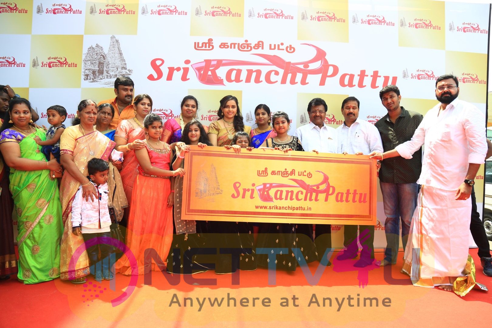 Actress Sri Divya Launches Sri Kanchi Pattu Showroom At Kanchipuram Pics Tamil Gallery