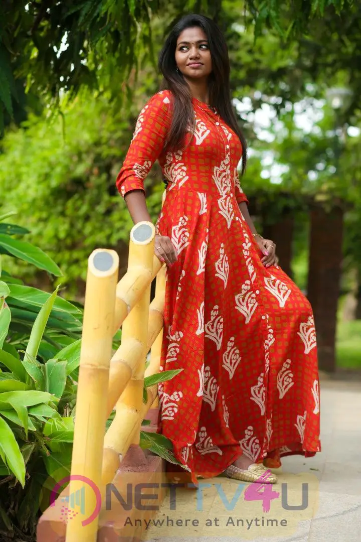 Actress Shalu Angelic Pics Tamil Gallery