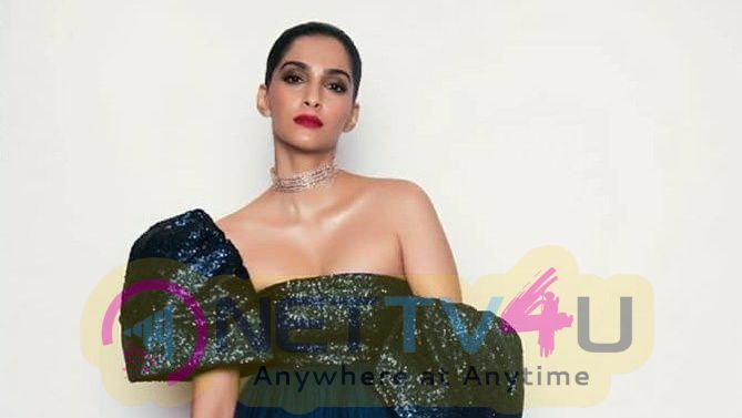 Actress Sonam Kapoor Lovely Images Hindi Gallery