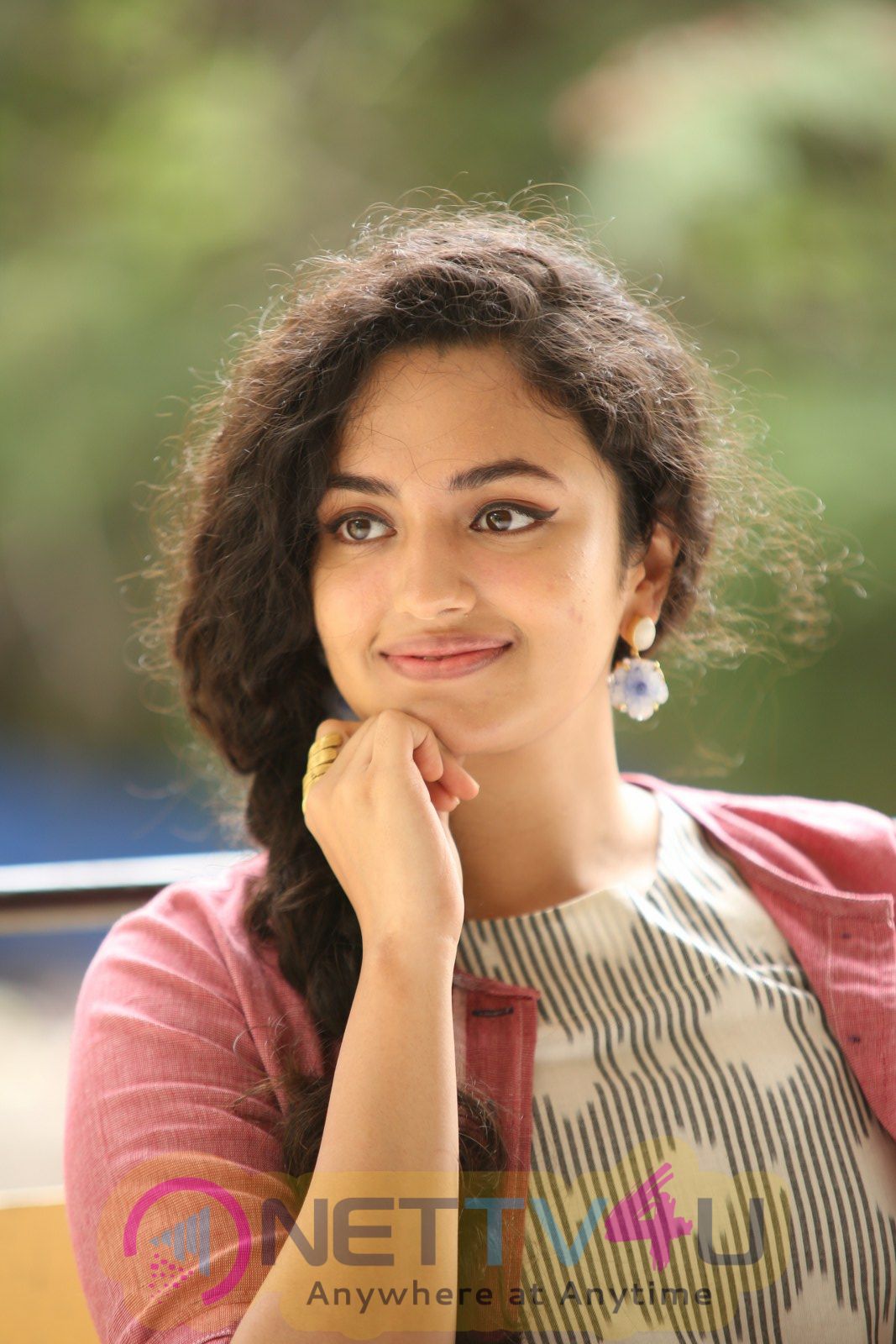 Actress Malavika Nair Cute Stills Malayalam Gallery