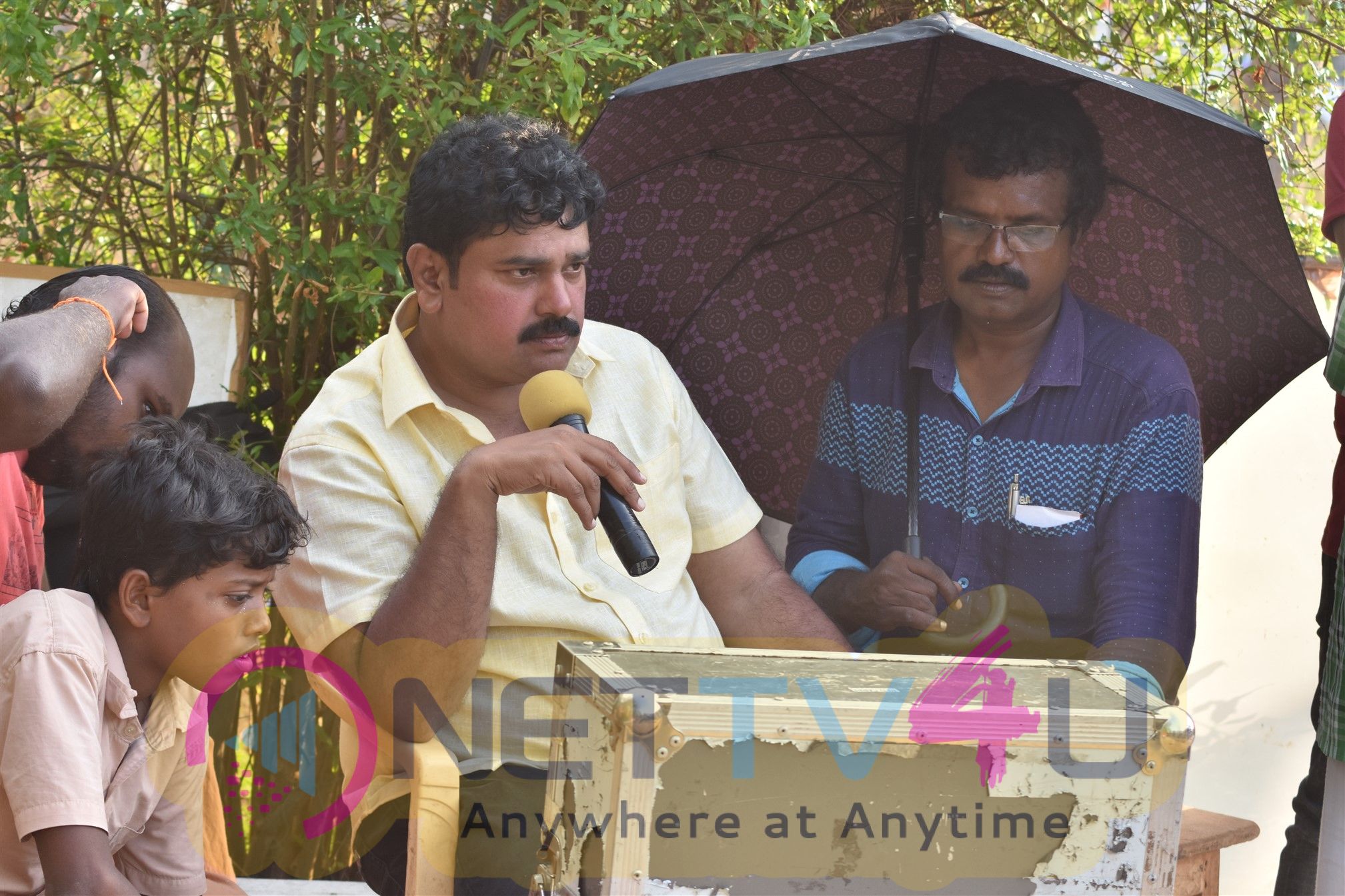 Kalavani Sirukki Movie Working Stills Tamil Gallery